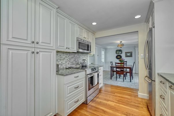 Chandelier, Dining room, Interior, Kitchen, Recessed Lighting, Stainless Steel Appliances, Wood Texture Flooring