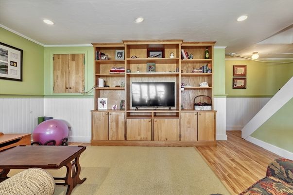 Interior, Recessed Lighting, Wood Texture Flooring