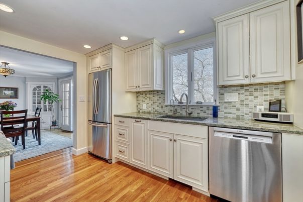 Chandelier, Dining room, Interior, Kitchen, Recessed Lighting, Stainless Steel Appliances, Wood Texture Flooring
