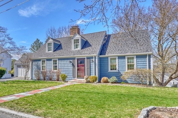 Exterior, Facade, Cape Cod