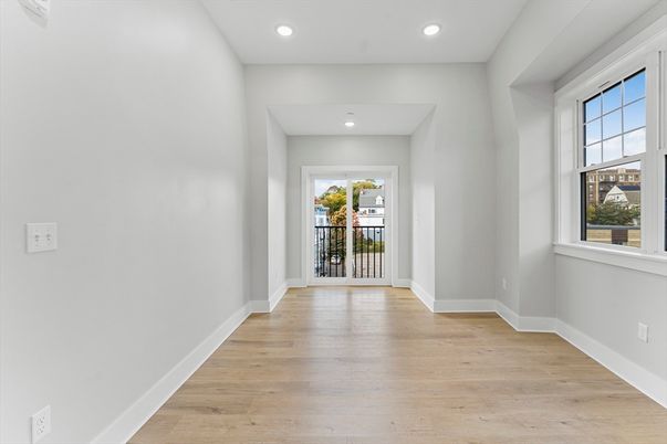 Empty room, Interior, Recessed Lighting, Wood Texture Flooring
