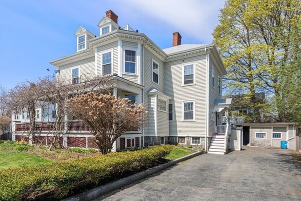 Exterior, Facade, Queen Anne Victorian