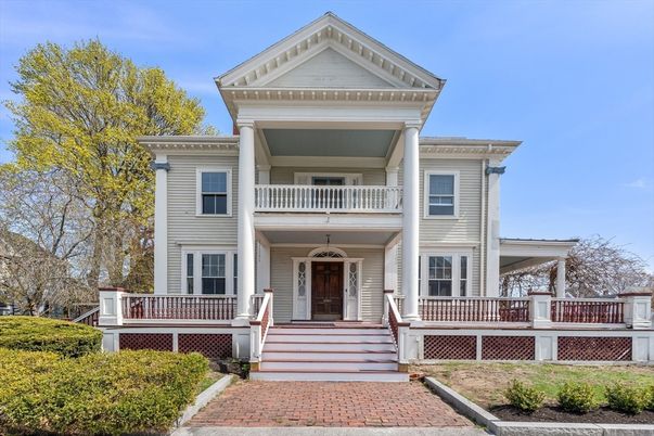 Exterior, Facade, Queen Anne Victorian