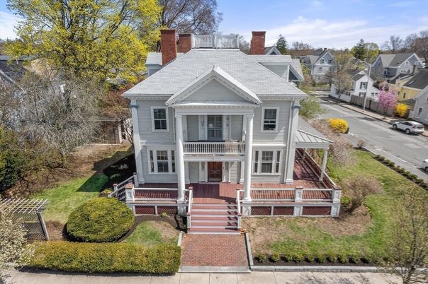 Exterior, Facade, Queen Anne Victorian