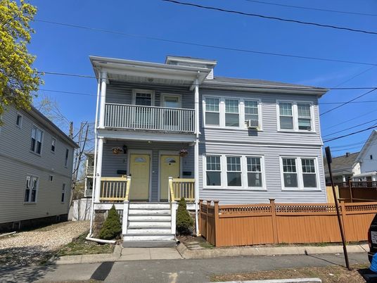 Exterior, Facade, American Foursquare