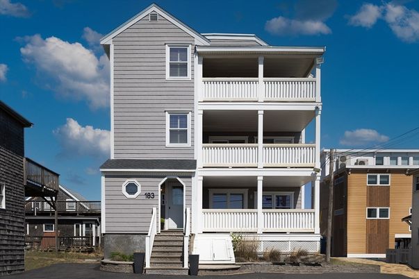 Exterior, Facade, Rowhouse