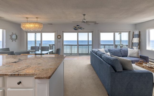 Chandelier, Dining room, Interior, Living room, Water