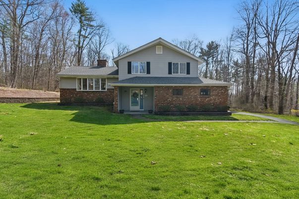 Backyard, Exterior, Facade, Brick Facade, Split Level