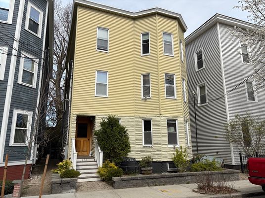 Exterior, Facade, Rowhouse