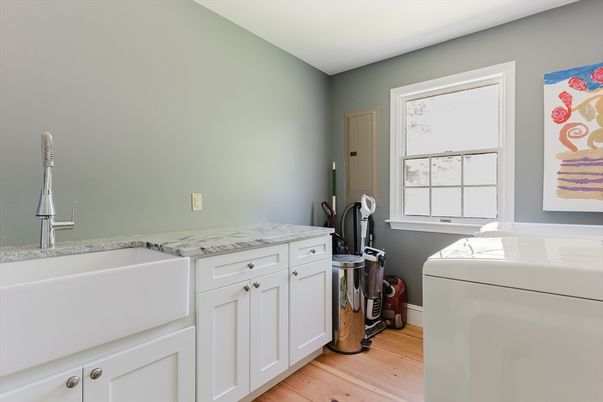 Interior, Washer, Wood Texture Flooring