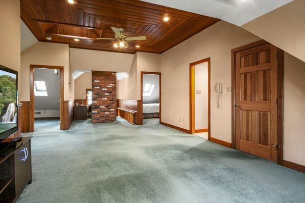 Empty room, Interior, Recessed Lighting, Wooden Ceilings