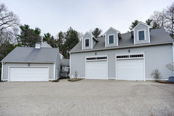 Attached, Exterior, Facade, Cape Cod