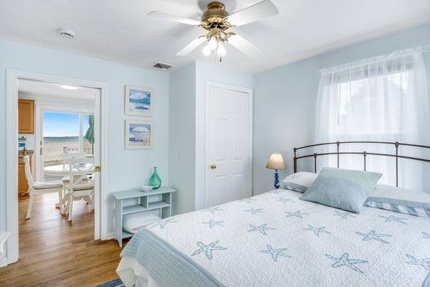 Bedroom, Interior, Water, Wood Texture Flooring