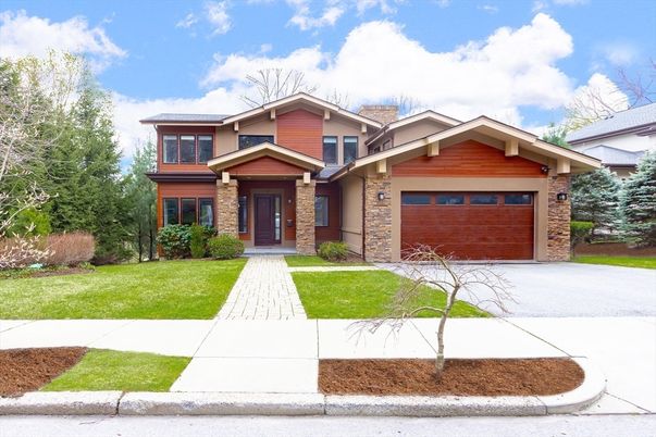 Attached, Exterior, Facade, American Craftsman