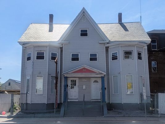 Exterior, Facade, Queen Anne Victorian