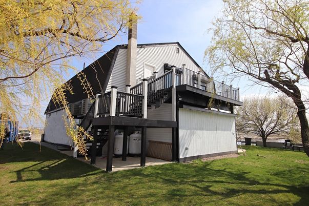 Exterior, Lake