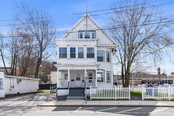 Exterior, Facade, Queen Anne Victorian