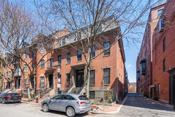 Exterior, Facade, Brick Facade, Rowhouse