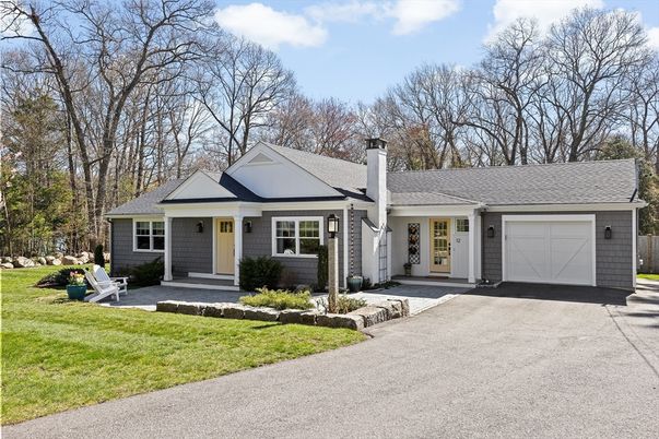 Attached, Exterior, Facade, Ranch