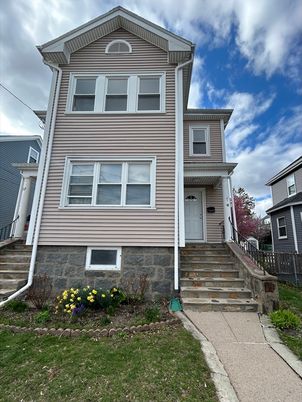 Exterior, Facade, Queen Anne Victorian