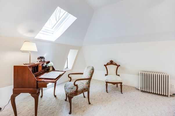 Interior, Piano