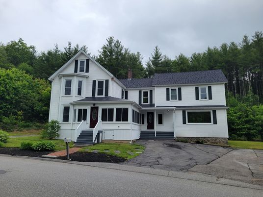 Exterior, Facade, Farmhouse