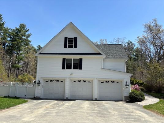 Attached, Exterior, Facade, Farmhouse