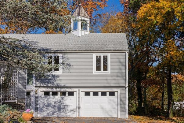 Attached, Exterior, Facade, Cape Cod