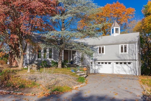 Attached, Exterior, Facade, Raised Ranch