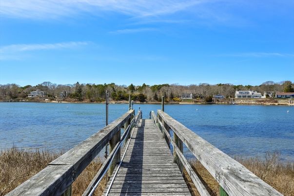 Exterior, Lake