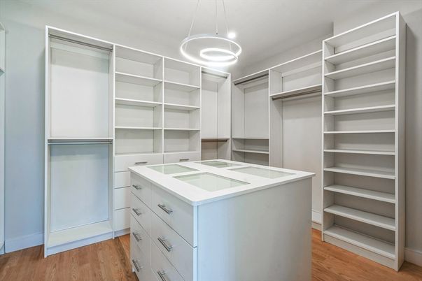 Interior, Pendant Lights, Walk-in Closets, Wood Texture Flooring