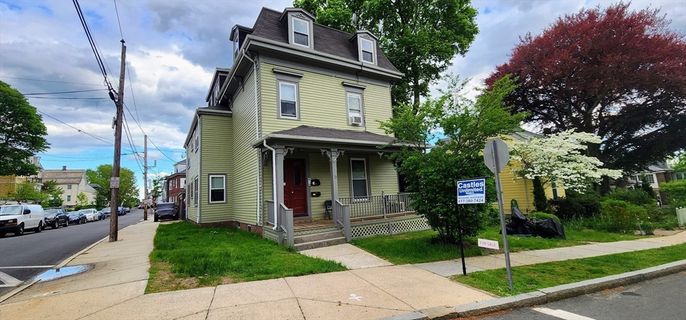 Exterior, Facade, American Foursquare