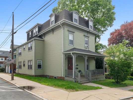 Exterior, Facade, American Foursquare