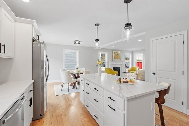 Dining room, Interior, Kitchen, Pendant Lights, Recessed Lighting, Wood Texture Flooring