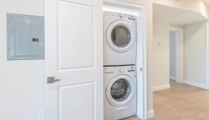 Interior, Utility Closets, Washer, Wood Texture Flooring