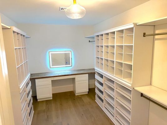Interior, Walk-in Closets, Wood Texture Flooring