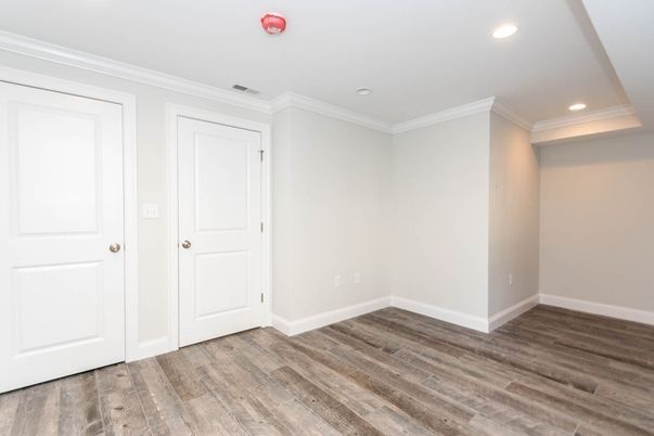 Empty room, Interior, Recessed Lighting, Wood Texture Flooring