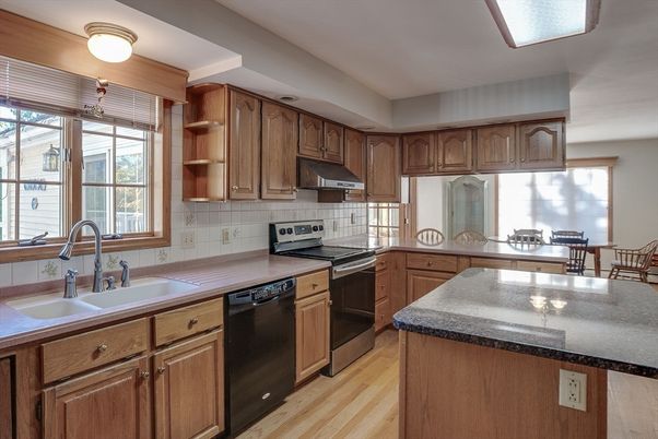 Dining room, Interior, Kitchen, Stainless Steel Appliances, Wood Texture Flooring