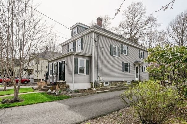 Exterior, Facade, American Foursquare