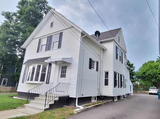 Exterior, Facade, Queen Anne Victorian
