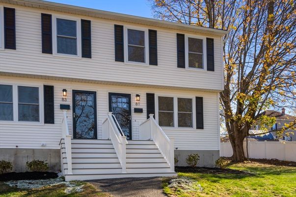 Exterior, Facade, Raised Ranch