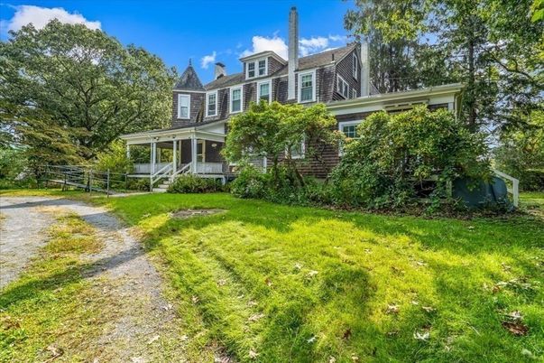 Backyard, Exterior, Facade, Cape Cod