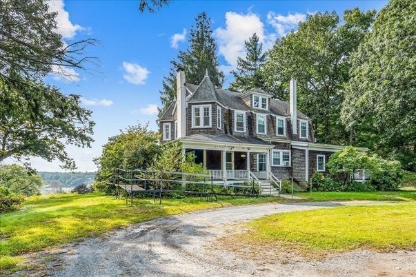 Backyard, Exterior, Facade, Queen Anne Victorian