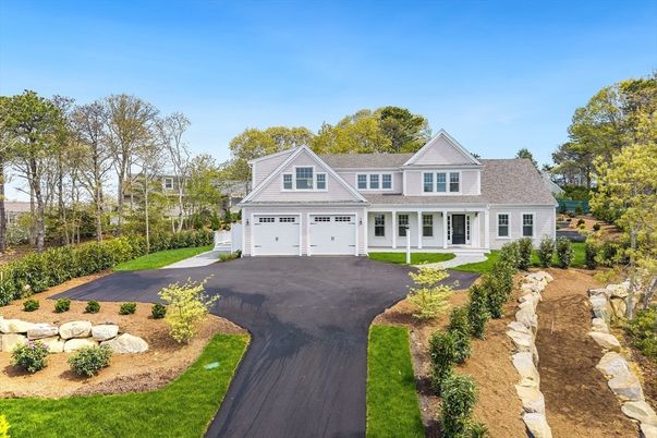 Attached, Exterior, Facade, Farmhouse