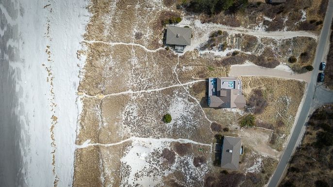 Exterior, Drone