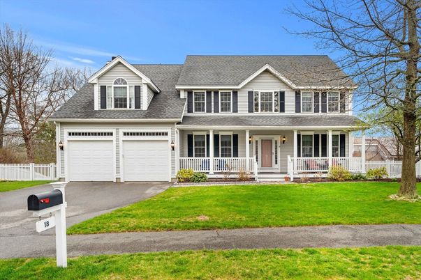 Attached, Exterior, Facade, Farmhouse