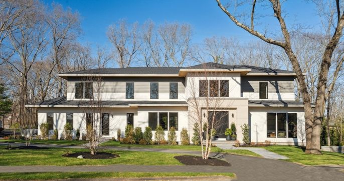 Exterior, Facade, Modern