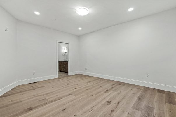 Empty room, Interior, Recessed Lighting, Wood Texture Flooring