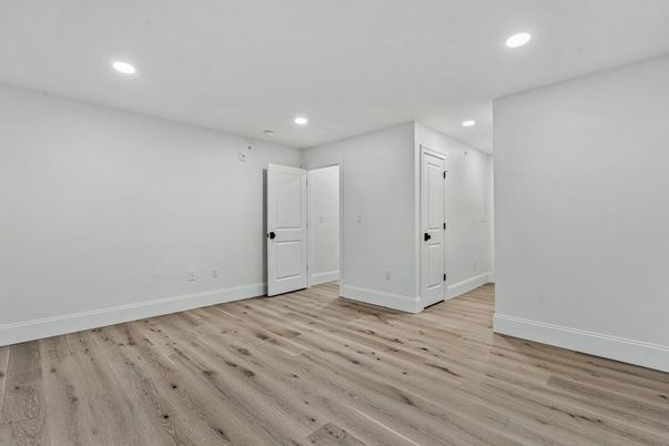 Empty room, Interior, Recessed Lighting, Wood Texture Flooring