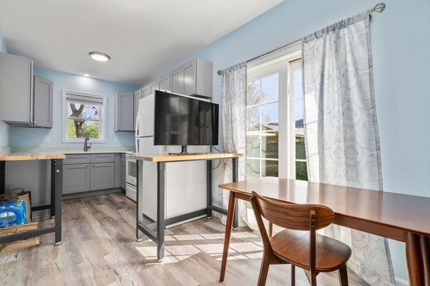 Interior, Kitchen, Recessed Lighting, Wood Texture Flooring